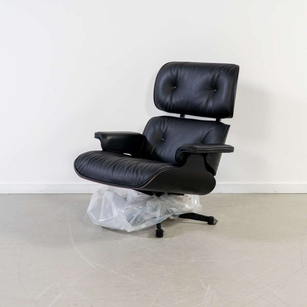 1x Vitra Eames Lounge Chair XL Zwart Essen – Zwart, Niet ingevuld, Niet ingevuld, Nieuw, 75 tot 100 cm