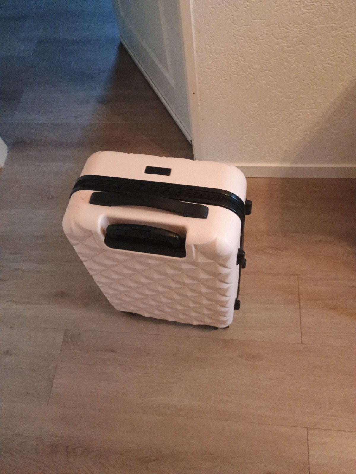 Roze koffer met wieltjes en uitschuifbare handgreep, Wieltjes, 50 tot 60 cm, Hard kunststof, Ophalen of Verzenden