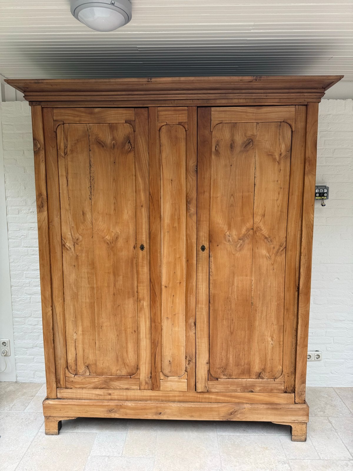 Antieke gerestaureerde kersenhouten kast, Antiek en Kunst, Ophalen