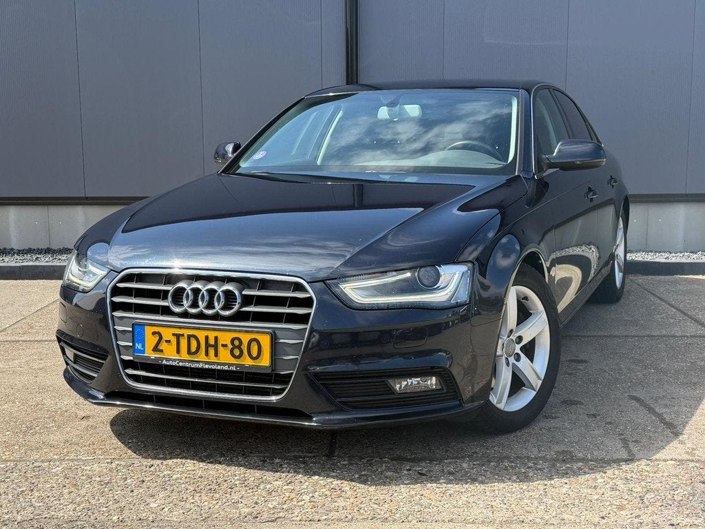 Audi A4 Limousine 1.8 TFSIe Edition / Trekhaak / Navigatie /, Voorwielaandrijving, Stof, Gebruikt, 4 cilinders