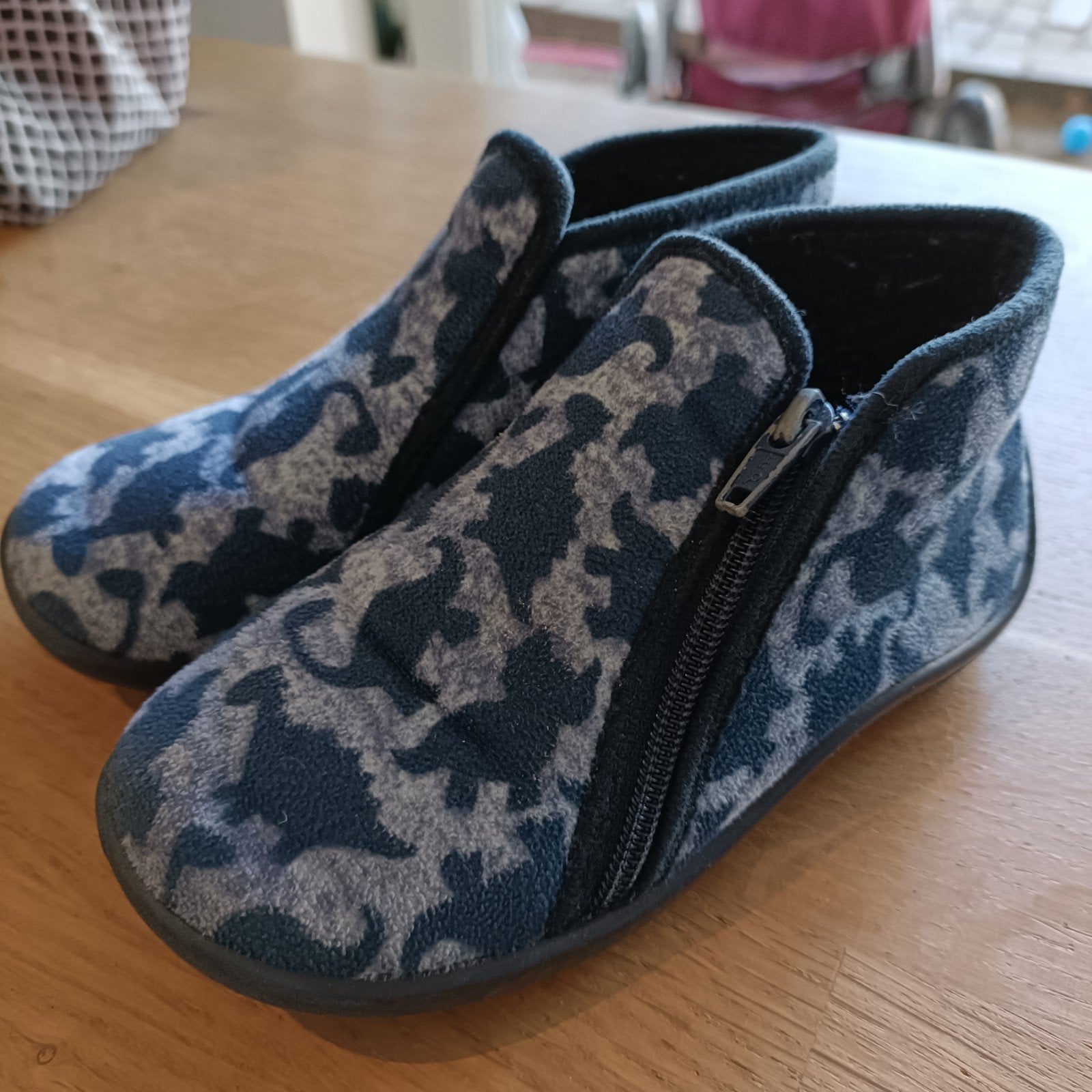 Pantoffels Ziengs maat 25. Met harde zool., Ophalen of Verzenden, Zo goed als nieuw, Jongen of Meisje, Overige typen