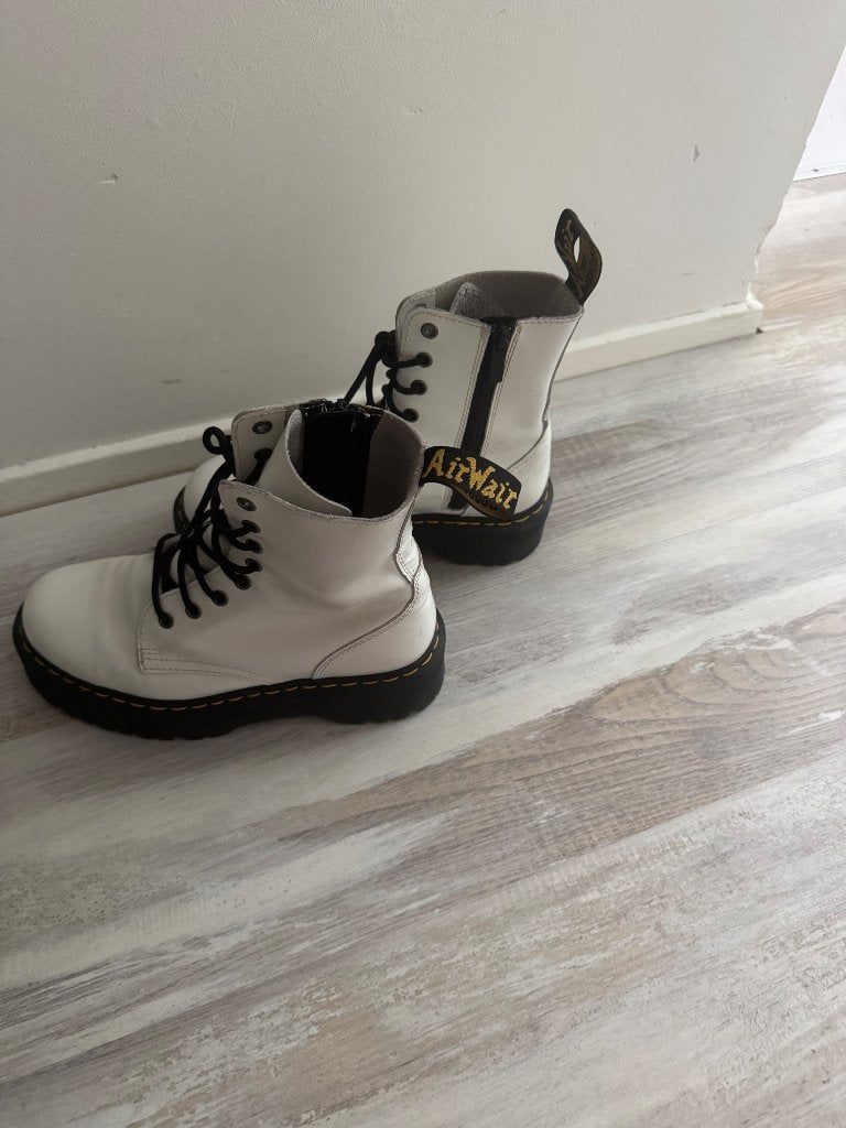 Dr martens wit, Kleding | Dames, Schoenen, Wit, Lage of Enkellaarzen, Ophalen of Verzenden, Zo goed als nieuw