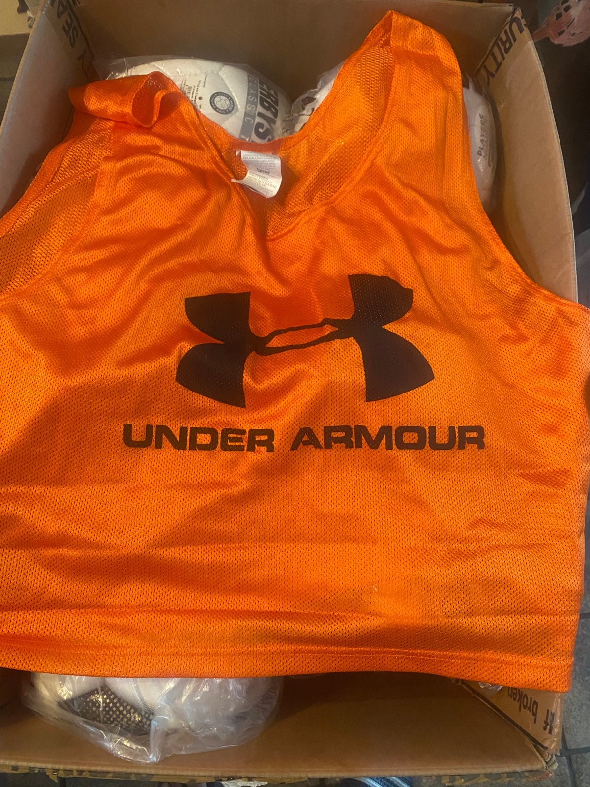 Under Armour Sporthesje Oranje - Maat 175 12 stuks, Nieuw, Ophalen of Verzenden, Voetbal, Overige maten