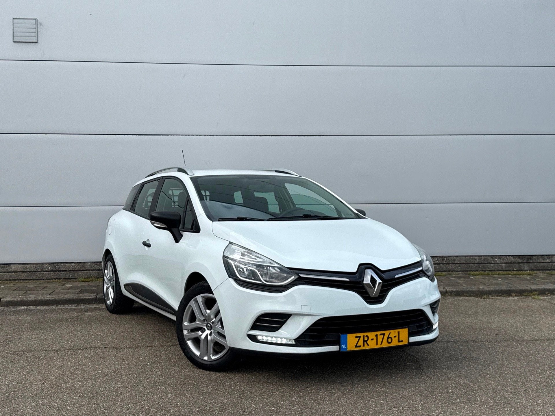Renault Clio Estate 1.5 dCi Ecoleader Zen (bj 2019) NAVI|AC|, Auto's, Renault, Voorwielaandrijving, Stof, Euro 6, 4 cilinders