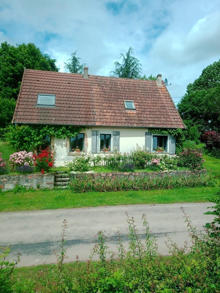 Huis te koop in Bourgogne, Frankrijk, Frankrijk, Dorp