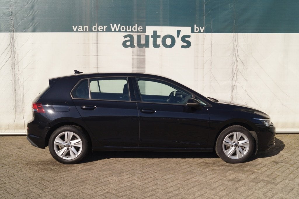 Volkswagen Golf 1.5 TSI 130pk Life Business -LED-NAVI-ECC-PD, Voorwielaandrijving, Dealer onderhouden, Euro 6, 4 cilinders