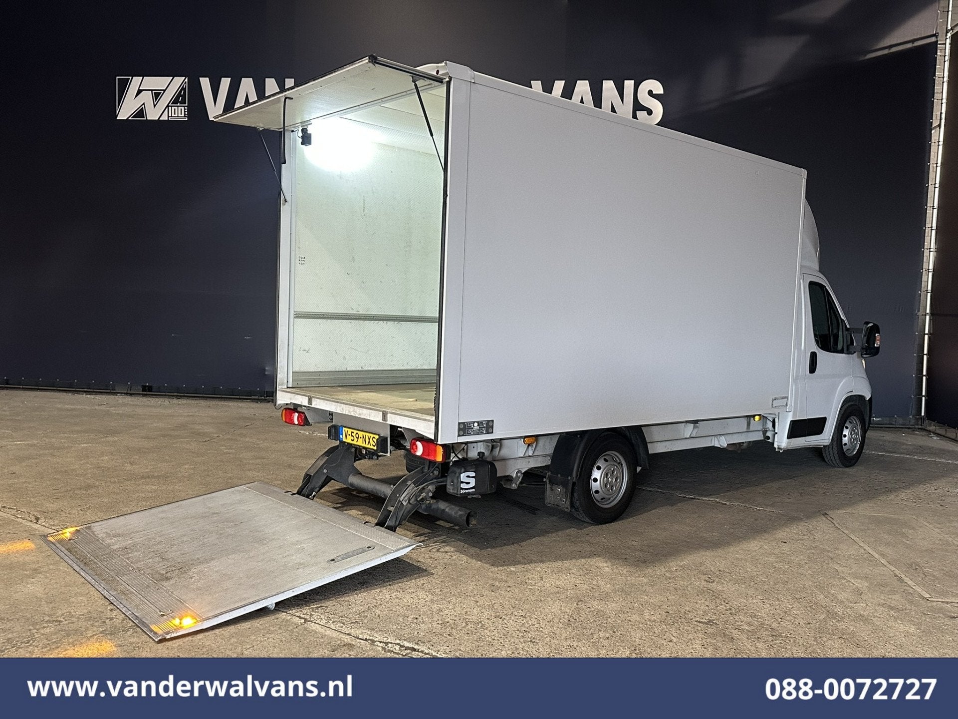 Peugeot Boxer 2.2 BlueHDi 141pk Bakwagen 428cm Lang Laadklep, Auto's, Bestelauto's, Voorwielaandrijving, Stof, Gebruikt, 4 cilinders