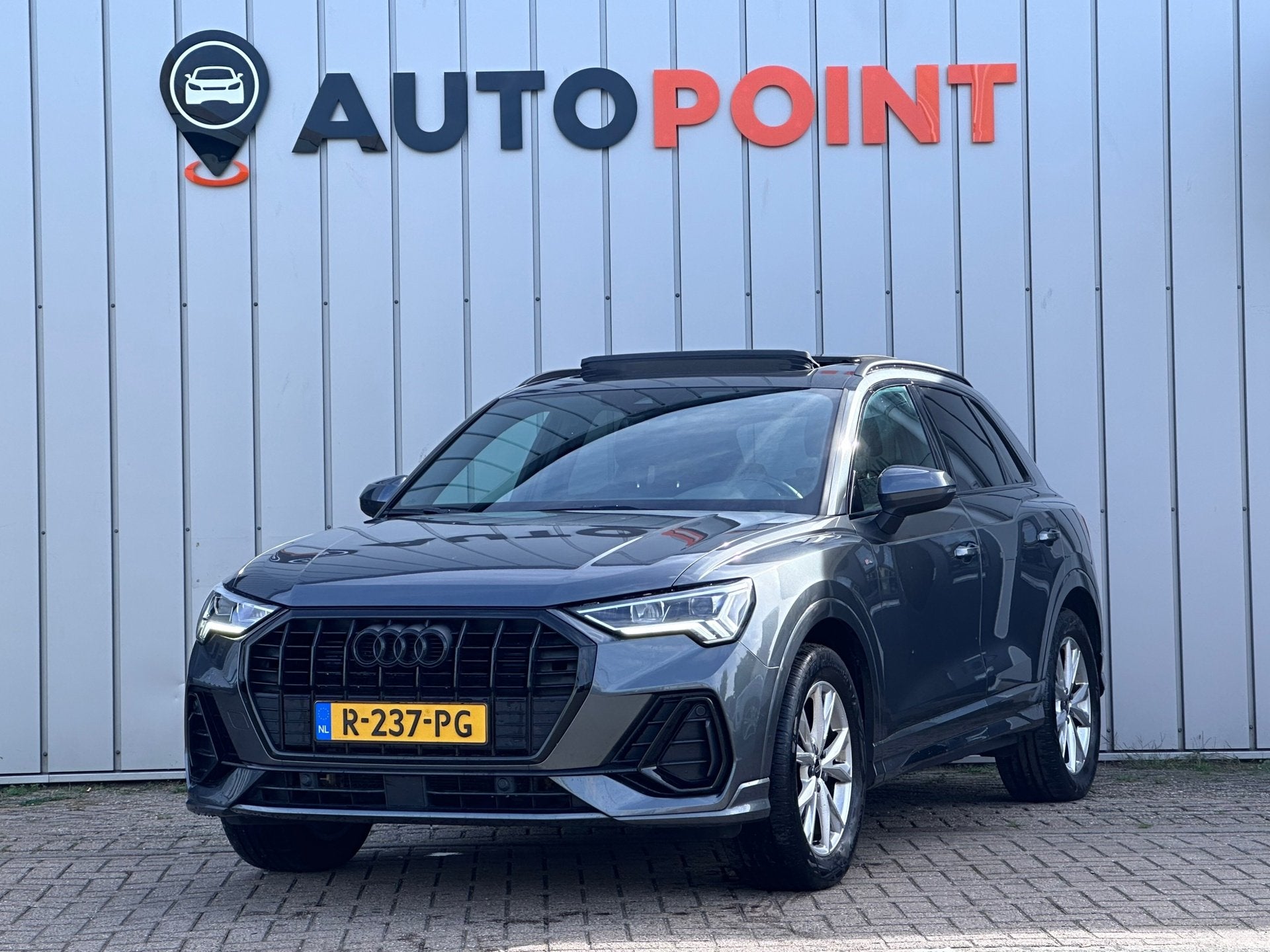 Audi Q3 35 TFSI S LINE PANO Virtual Lane assist LED DEALER O, Auto's, Dealer onderhouden, Metallic lak, 4 cilinders, 150 pk