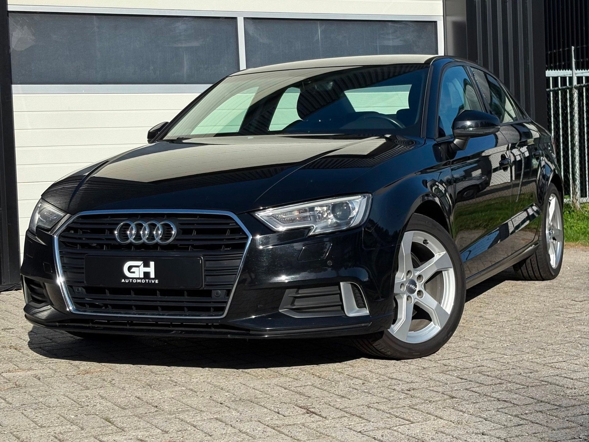 Audi A3 Limousine 30 TFSI Pro Line, Auto's, Dealer onderhouden, Stof, Gebruikt, Zwart