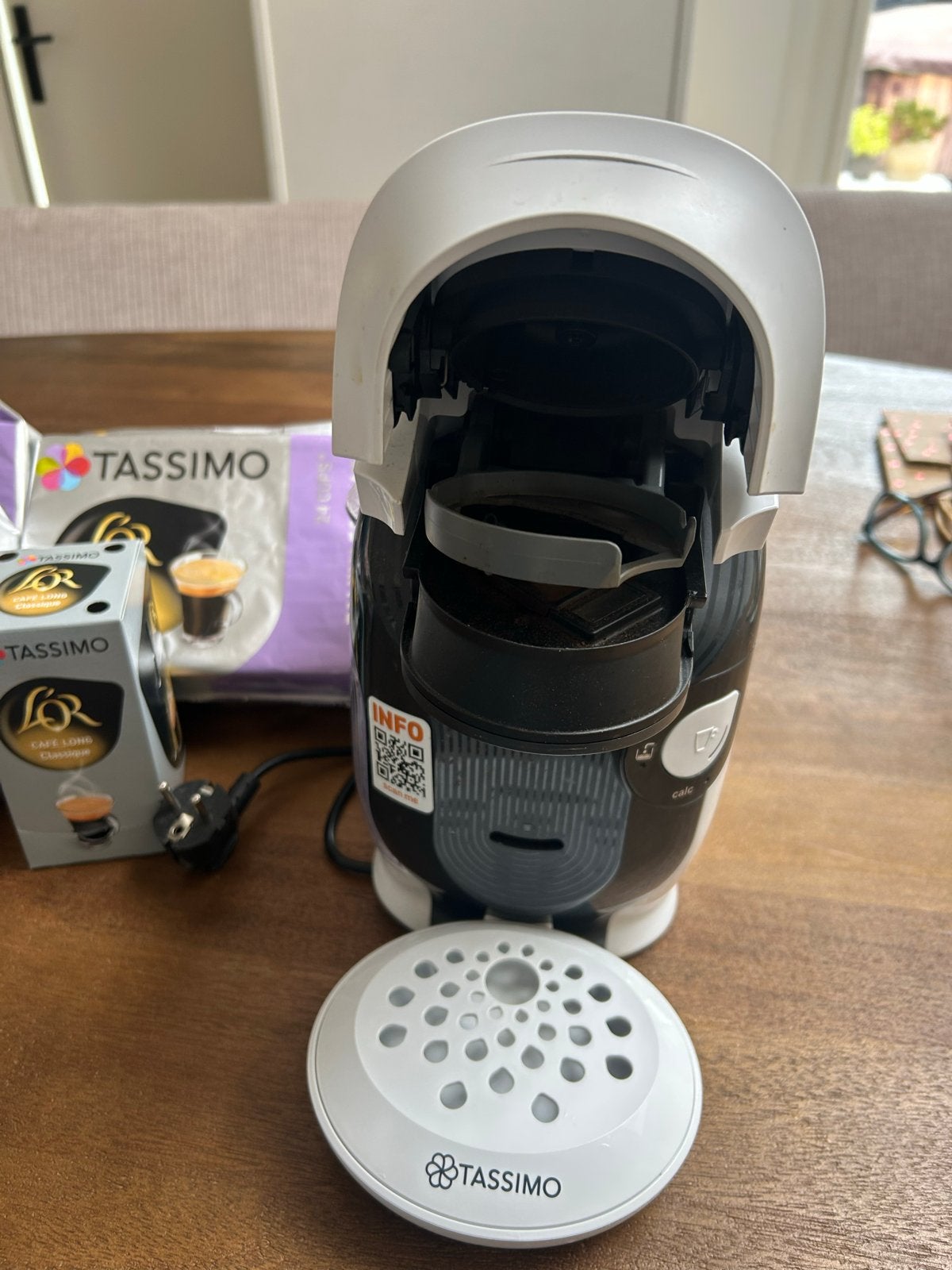Tassimo koffiezetapparaat met koffiecups, Ophalen of Verzenden, Zo goed als nieuw, Koffiemachine, Koffiepads en cups