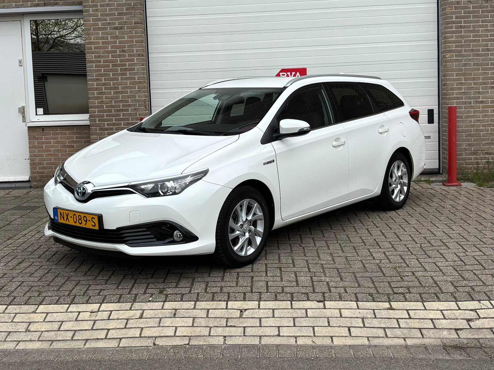 Toyota Auris Touring Sports 1.8 Hybrid 2017, Auto's, Toyota, Wit, Origineel Nederlands, 1798 cc, Volledig hybride