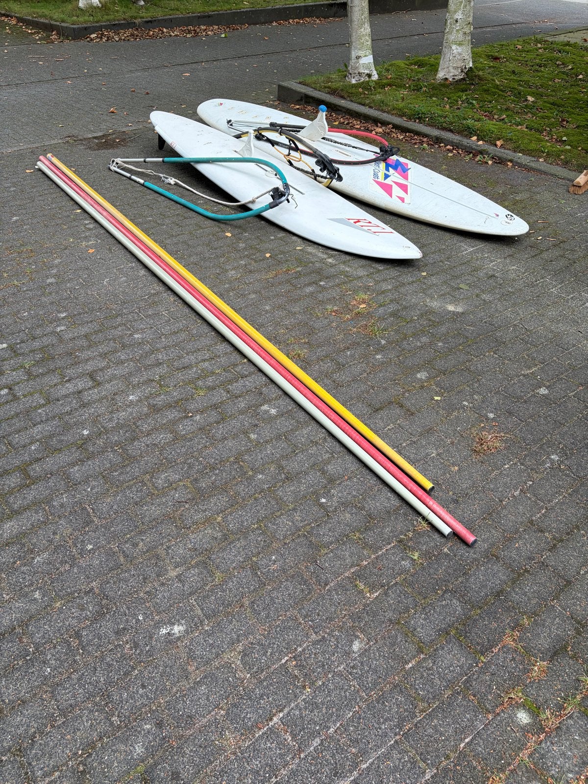 Complete Windsurfset: 2 Planken, Zeilen, Masten en Gieken, Watersport en Boten, Gebruikt, 3.5 tot 5 m², 300 cm of meer, Met vin(nen)