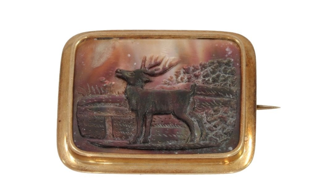 Parelmoer hert antiek 14k gouden broche landschap uniek