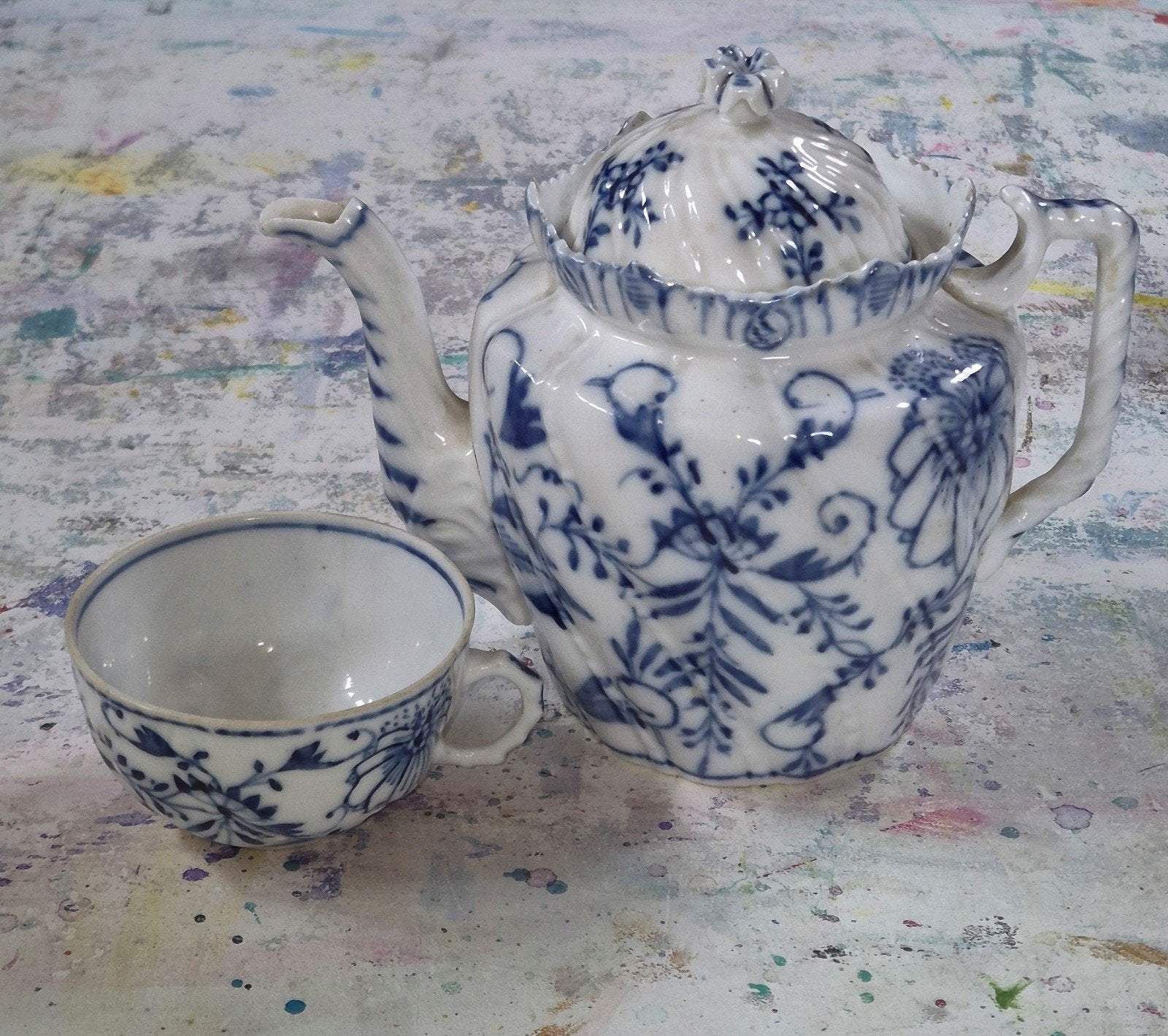 Oosters kannetje en kopje. Decoratief., Ophalen