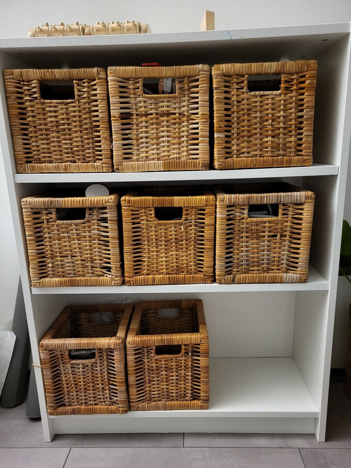 Witte kast met kleine rieten Branas  manden, Ophalen, Overige materialen, Gebruikt, Minder dan 50 cm