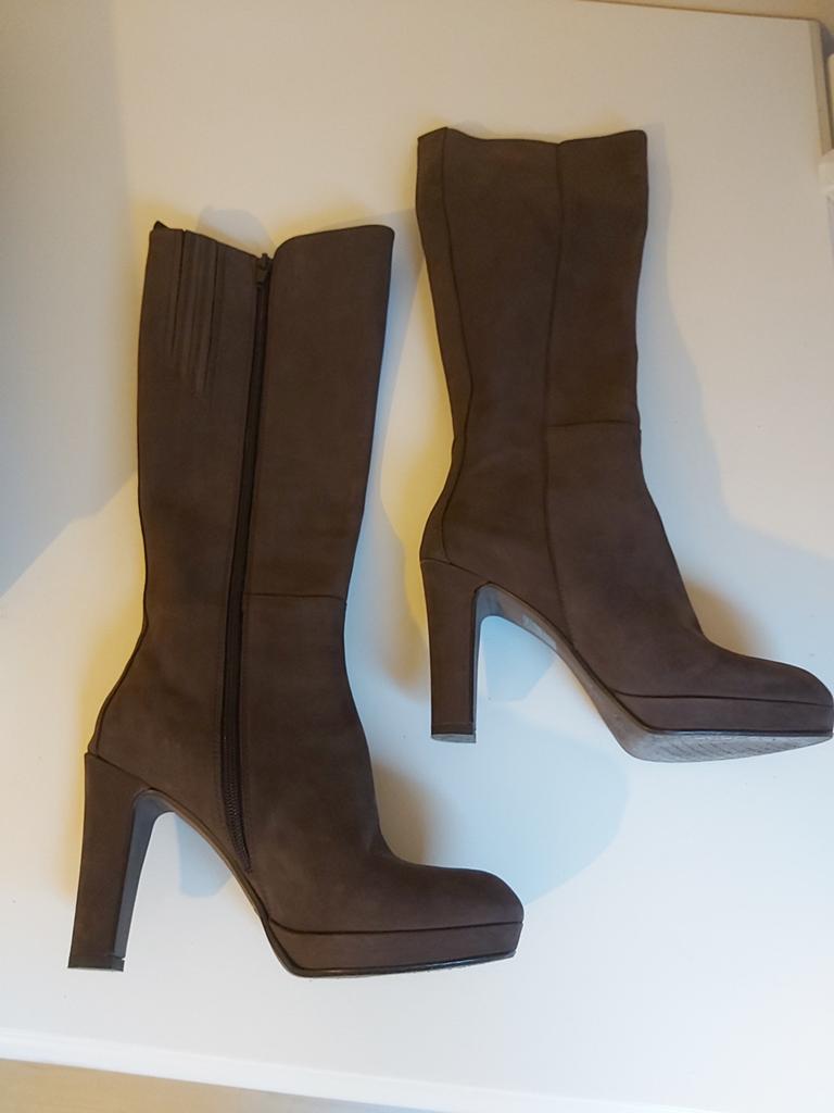 Elegante bruine laarzen met smalle schacht maat 36, Kleding | Dames, Schoenen, Ophalen of Verzenden, Nieuw, Bruin, Hoge laarzen