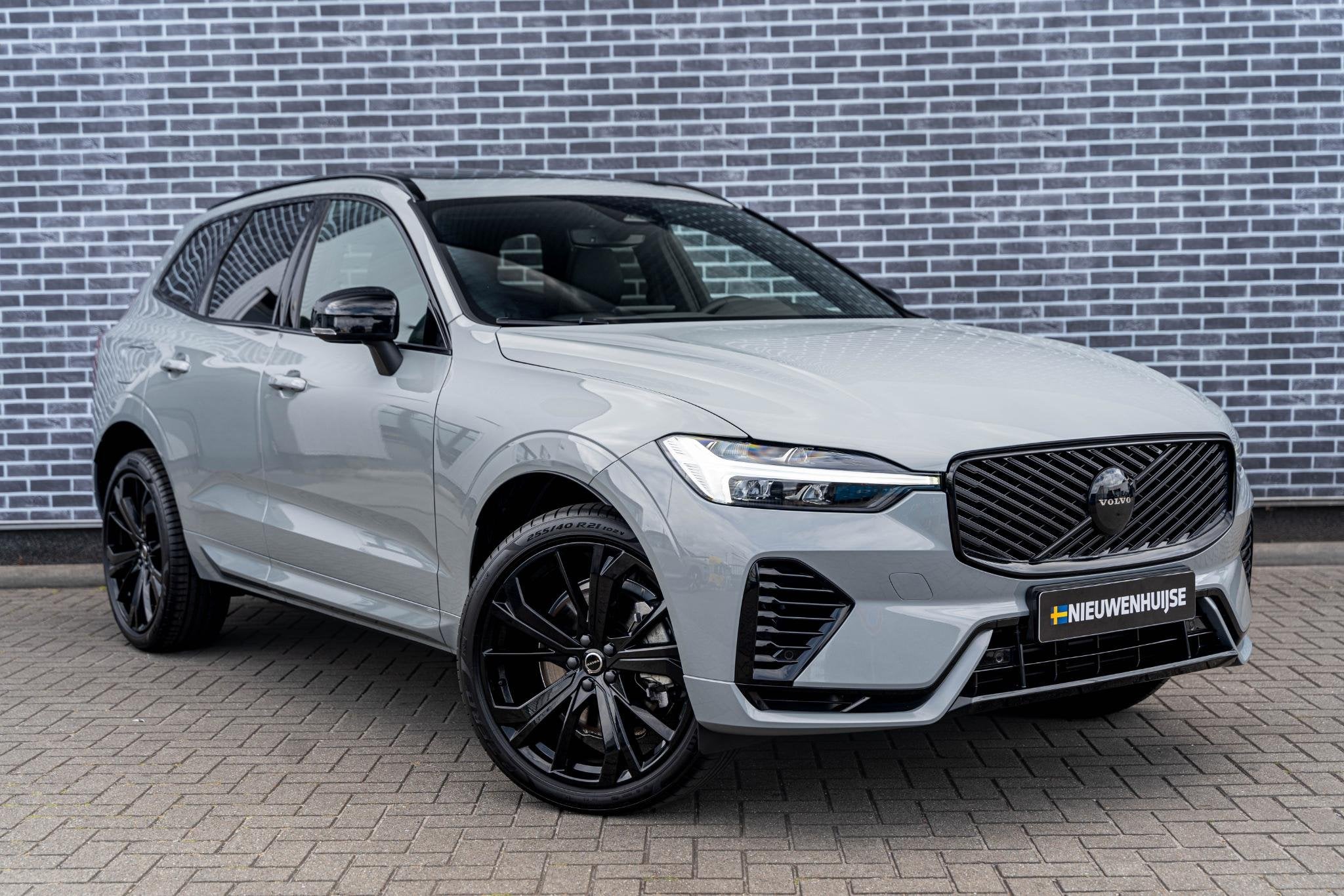 Volvo XC60 2.0 T6 Plug-in Hybrid AWD Plus Black Edition | PH, 12 maanden, Gebruikt, Euro 6, 4 cilinders