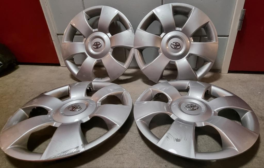 Toyota wieldoppen 4x 15 inch, Auto diversen, Wieldoppen, Ophalen of Verzenden