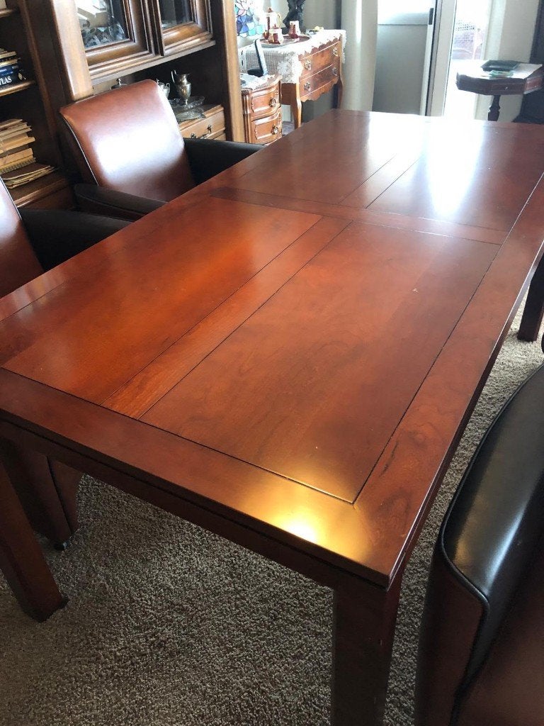 Eettafel (kersenhout) met vier lederen eetkamerstoelen, Kersenhout, Gebruikt, 100 tot 150 cm, Vier personen