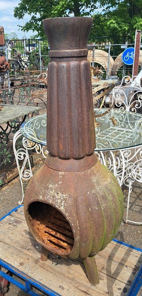 Gietijzeren tuinhaard of houtkachel 118 cm hoog is 2 delig, Tuin en Terras, Ophalen