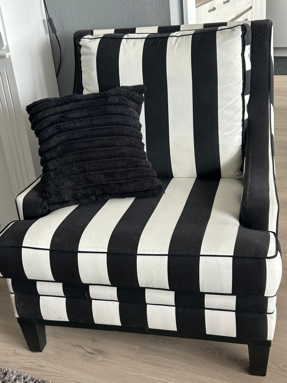 Fauteuil zwart witte streep , merk, Ophalen, Zo goed als nieuw, 75 tot 100 cm, 50 tot 75 cm