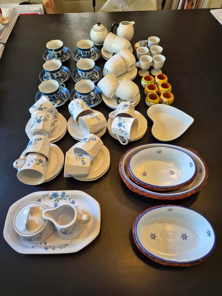 Kop en schotel sets - Serveer schaaltjes - Eierdophouders, Huis en Inrichting, Keuken | Servies, Zo goed als nieuw, Kop(pen) en/of Schotel(s)