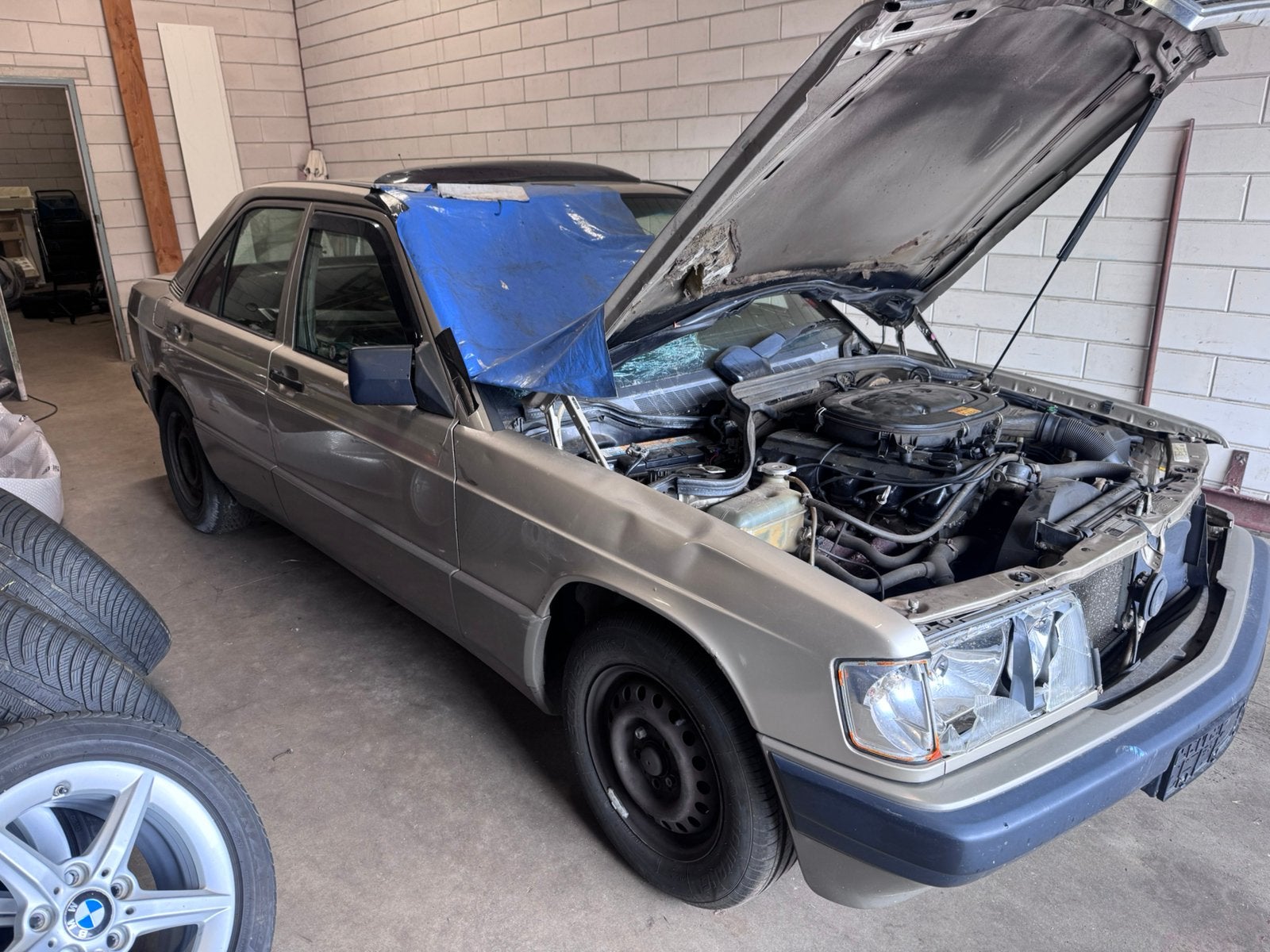 Mercedes-Benz 190-Serie 1.8 E U9 1992 Beige, Auto's, Mercedes-Benz, Achterwielaandrijving, 4 cilinders, Beige, Handgeschakeld