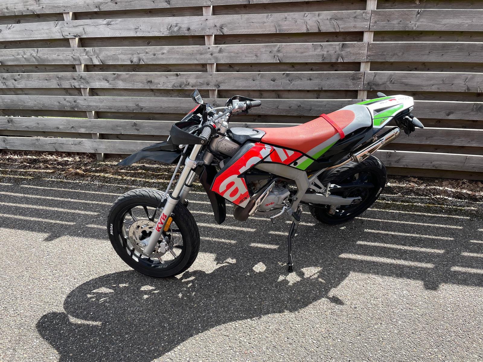 Schakelbrommer aprila sx50, Ophalen, Zo goed als nieuw