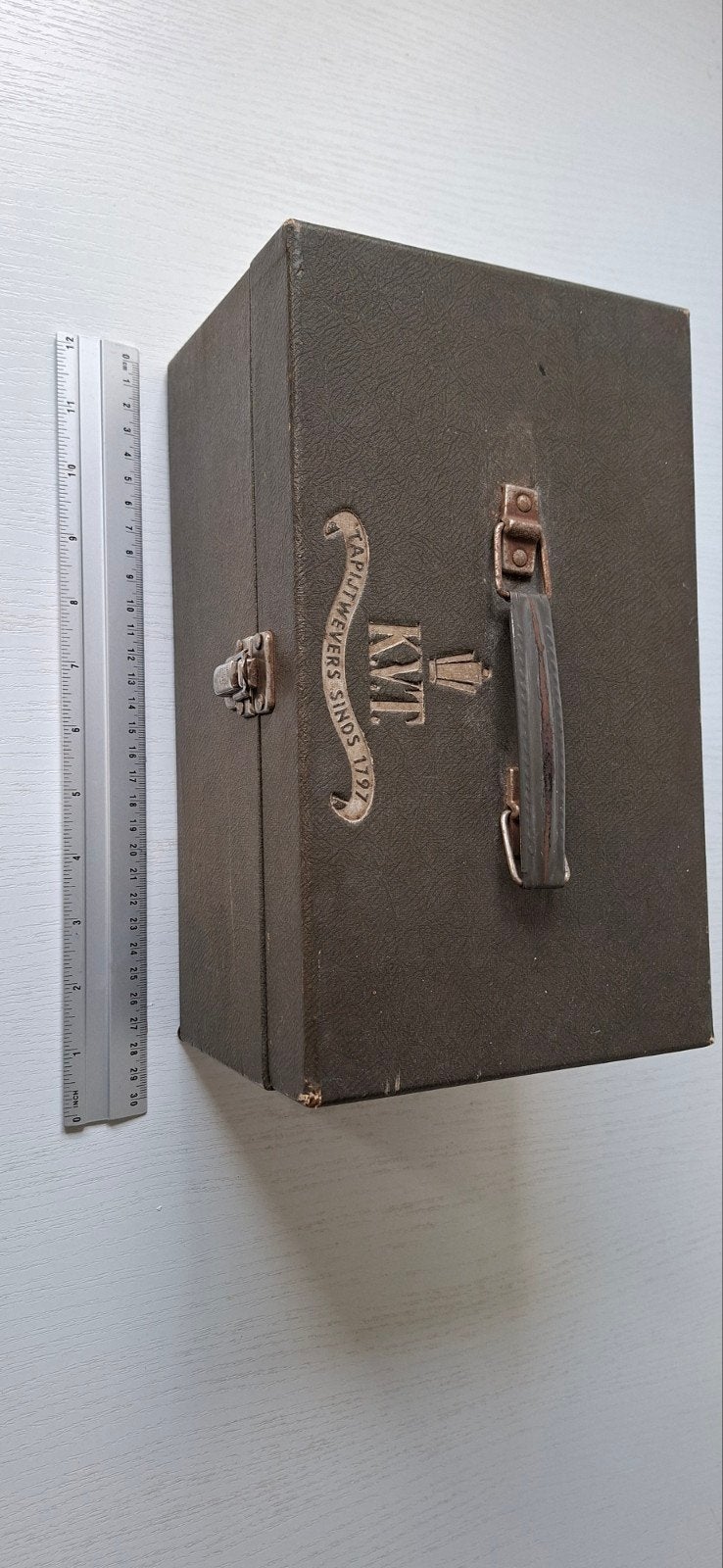 Vintage houten kistje Koninklijke Verenigde Tapijtfabrieken, Minder dan 50 cm, Gebruikt, Minder dan 50 cm, Ophalen of Verzenden