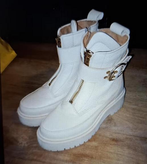 Nieuwe boots, Beige, Nieuw, Ophalen of Verzenden, Sneakers of Gympen