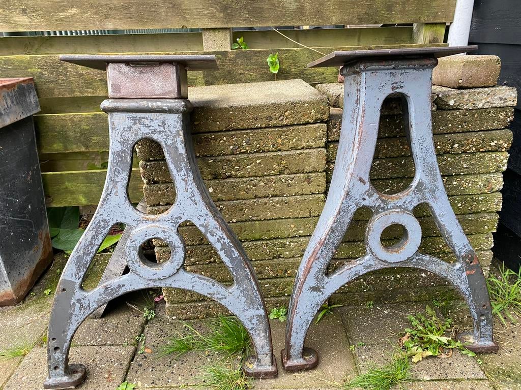 Te koop oud industrieel onderstel gietijzer tafelpoten, Huis en Inrichting, Ophalen, Tafelpoot, Gebruikt, 50 tot 100 cm