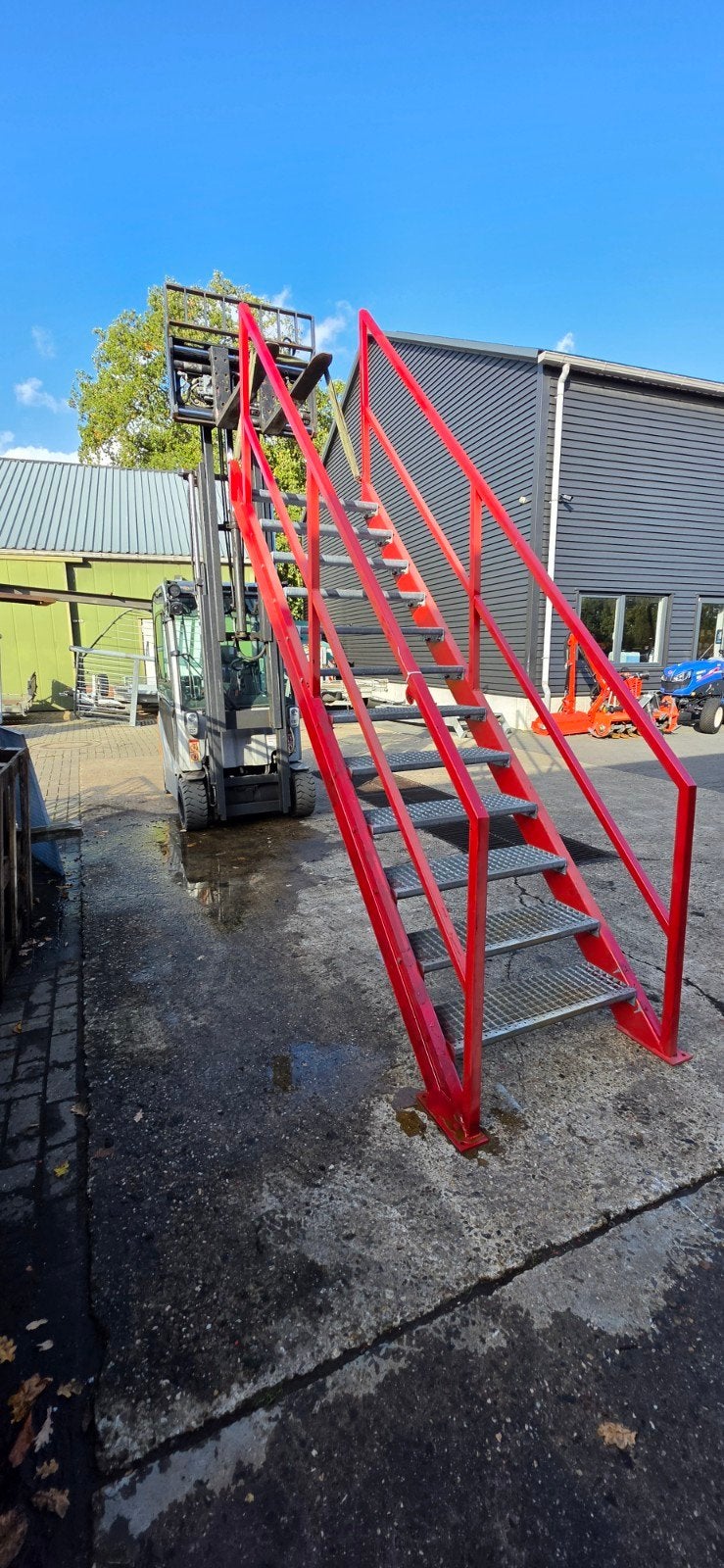 stalen trap rood hoog 2.55mtr nor165, Ophalen of Verzenden, Zo goed als nieuw, 2 tot 4 meter