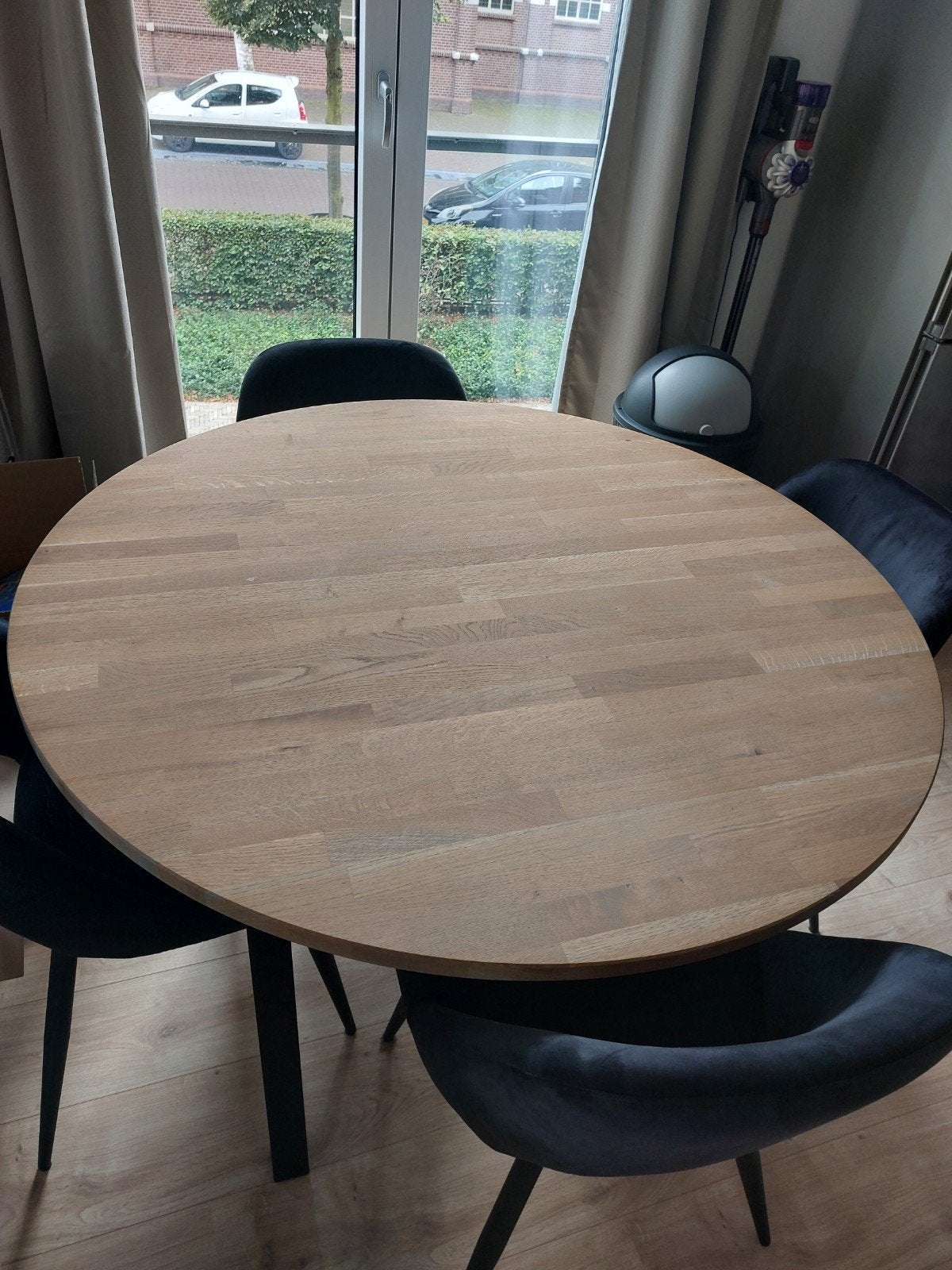 Ronde eettafel, Ophalen, Rond, Vier personen, 100 tot 150 cm