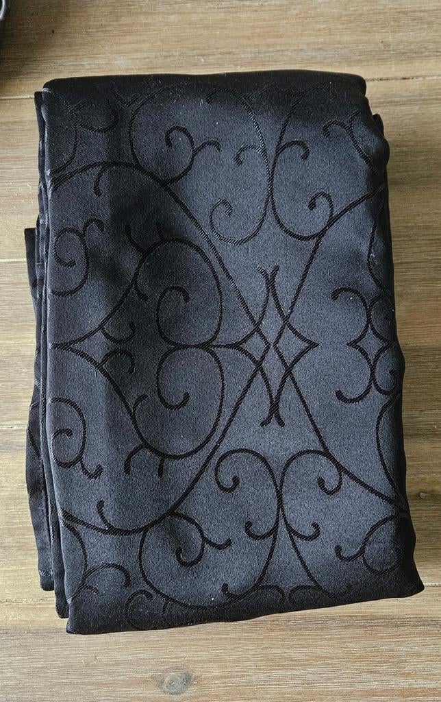 Zwart tafelkleed 140x235 cm met patroon, Ophalen of Verzenden, Gebruikt, Rechthoek, Binnen