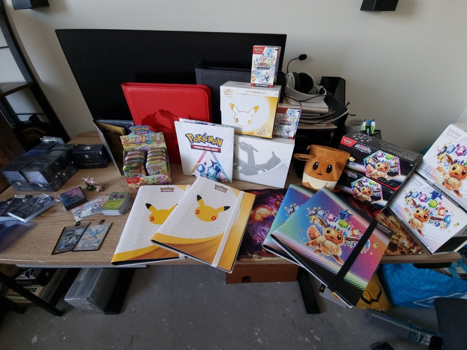Pokemon 30th en Prismatic evolution collectie!, Hobby en Vrije tijd, Ophalen of Verzenden, Zo goed als nieuw, Meerdere kaarten
