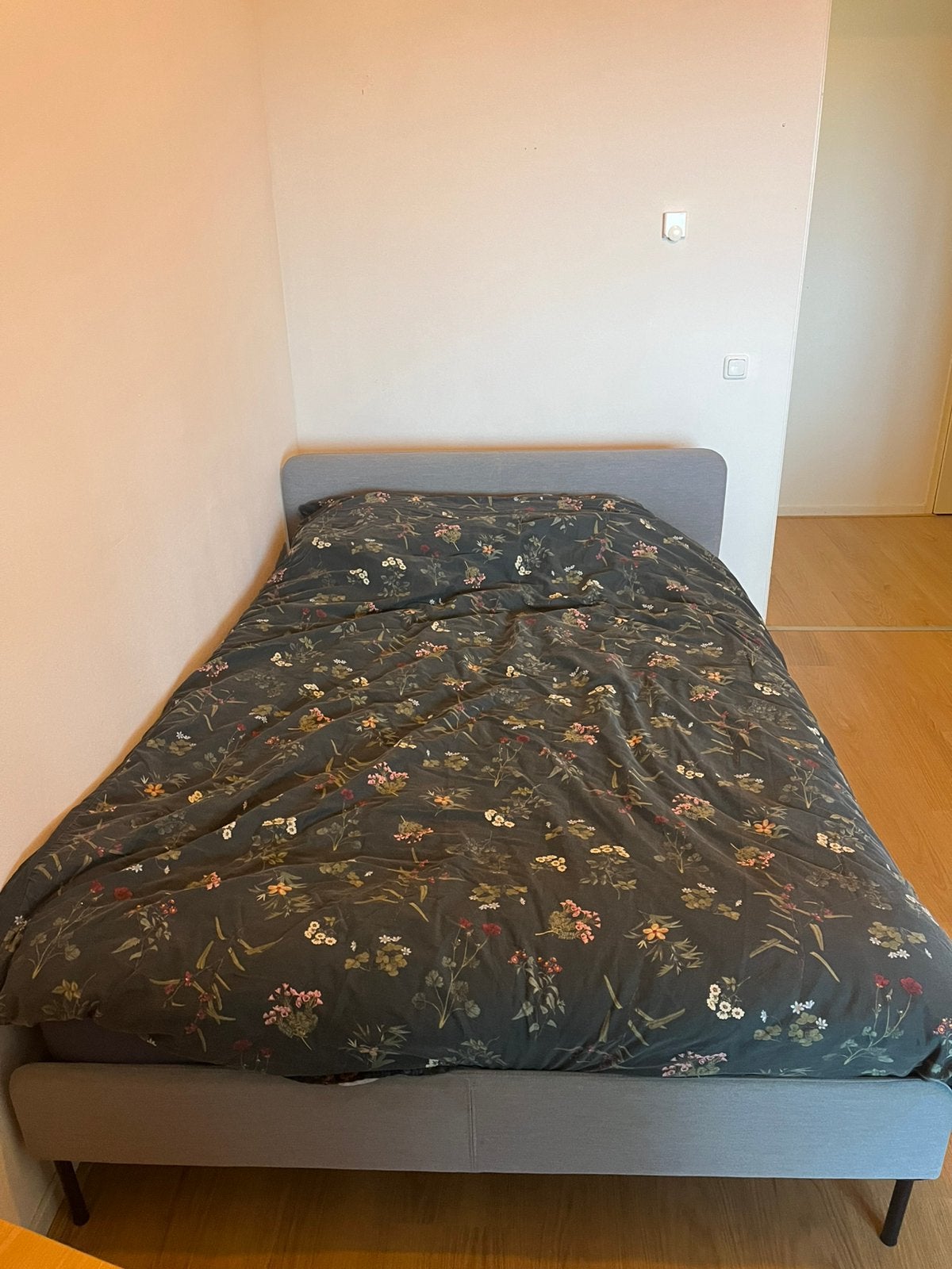 Grijs ikea bed + matras 140x200, Ophalen, Gebruikt, Tweepersoons, 140 cm
