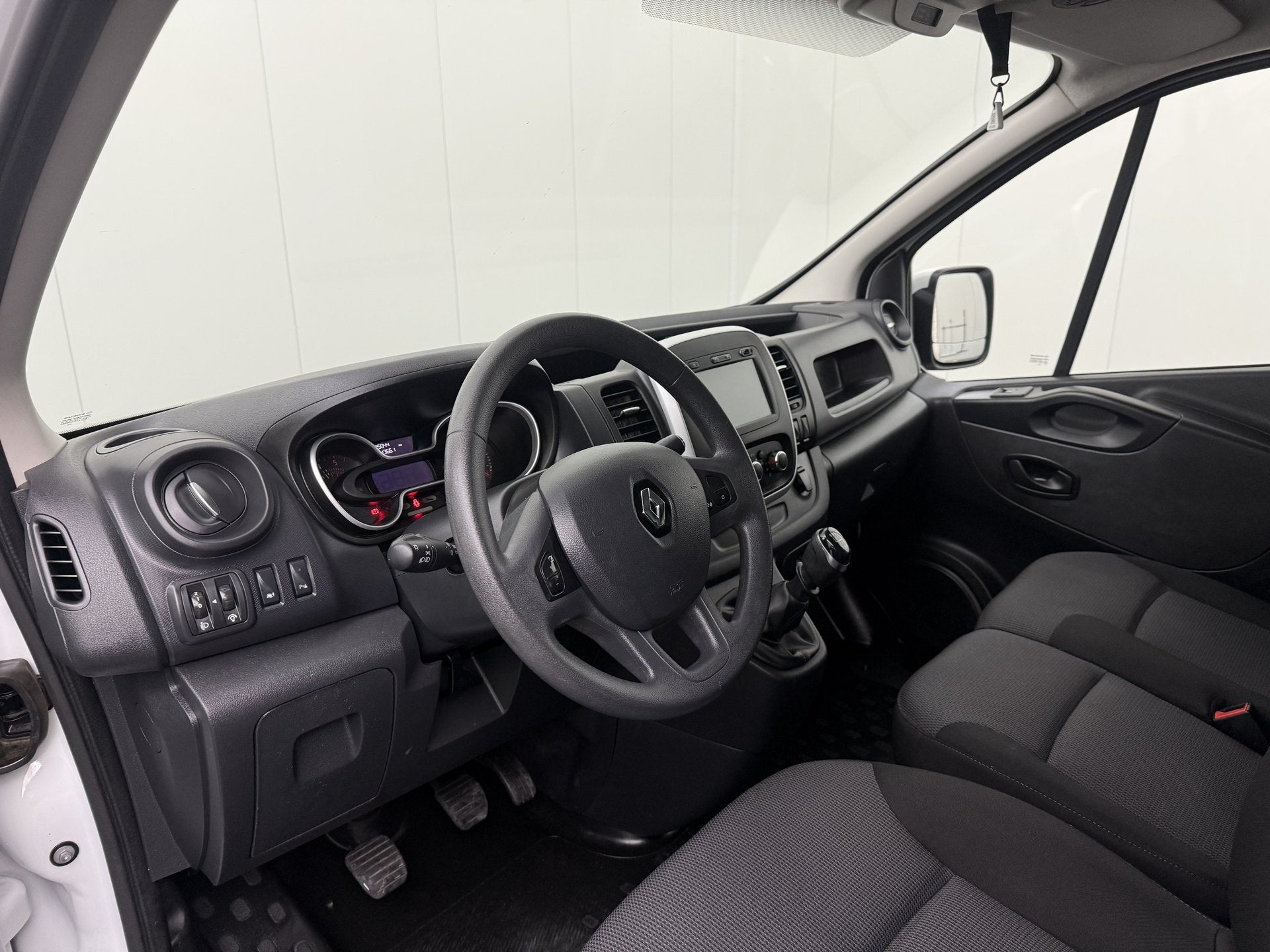 Renault Trafic 2.0DCi 120PK Lang Work Edition | Navigatie |, Voorwielaandrijving, Stof, Gebruikt, 2000 kg