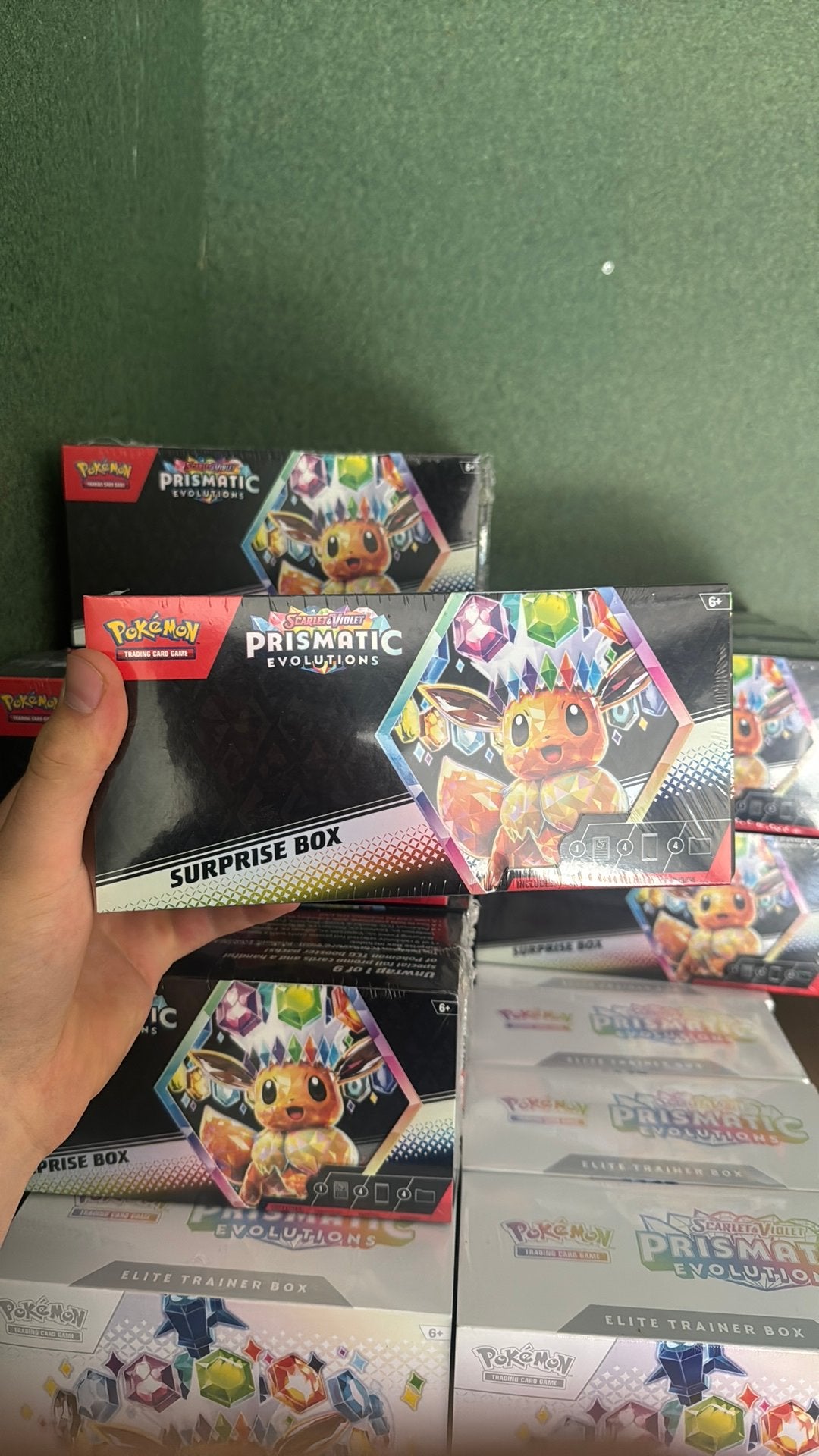 Prismatic evolutions surprise box, Ophalen of Verzenden, Zo goed als nieuw, Boosterbox
