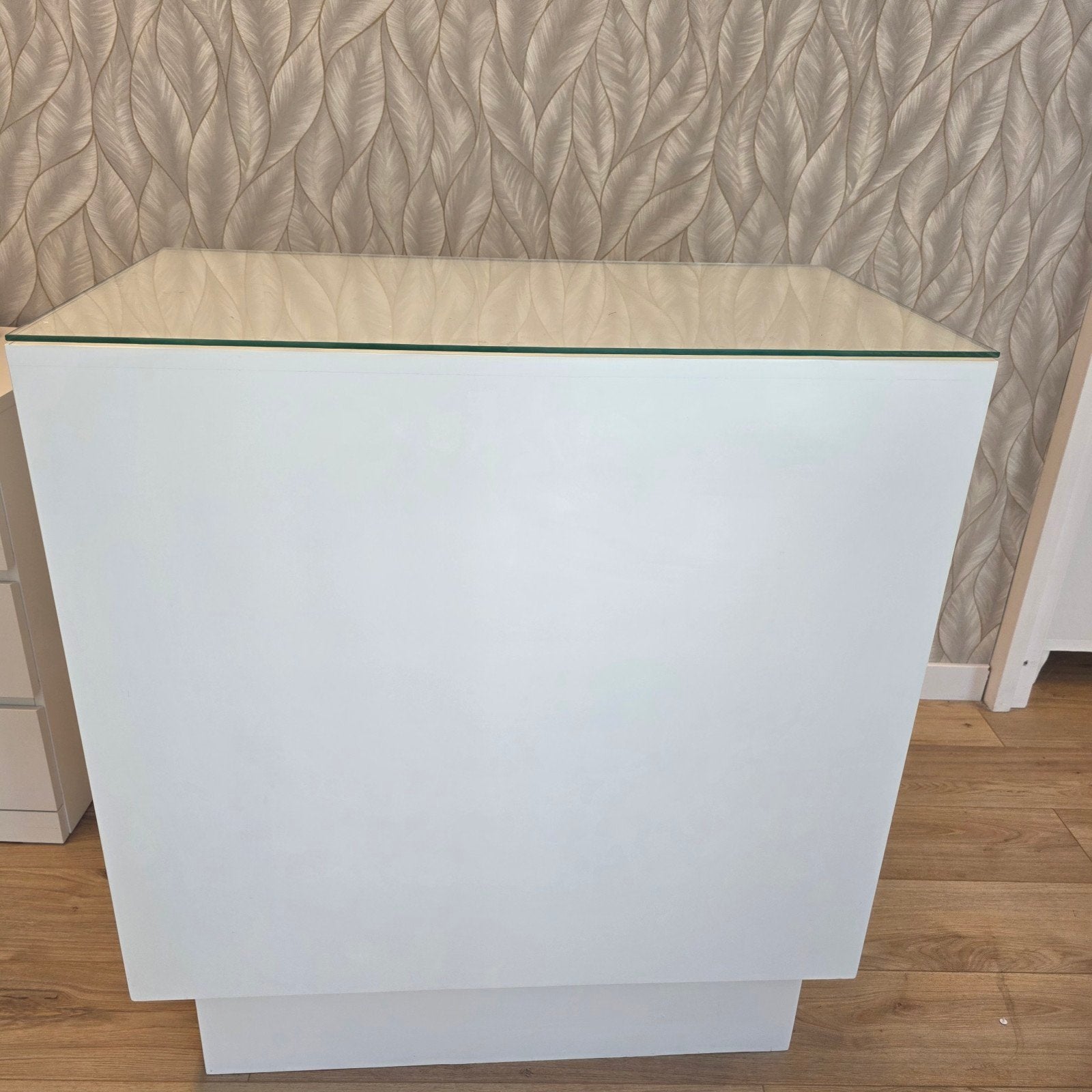 Witte toonbank met glasplaat en lade, Ophalen, Met lades, Gebruikt, Wit