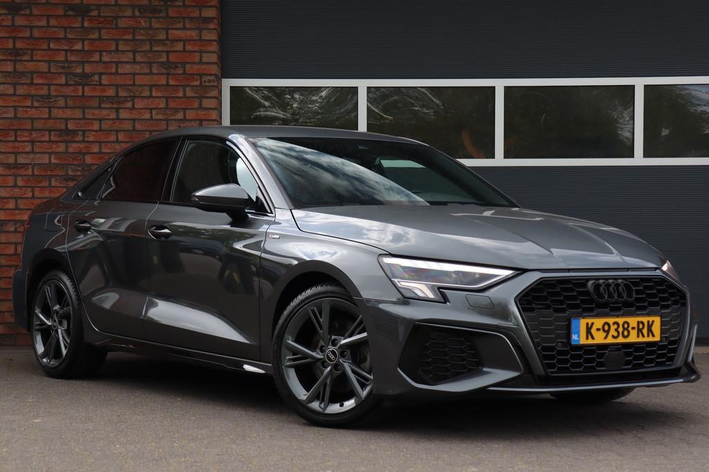 Audi A3 Limousine 35 TFSI S edition zwart optiek (bj 2021), Auto's, 4 cilinders, Bedrijf, 690 kg, Hybride Elektrisch/Benzine