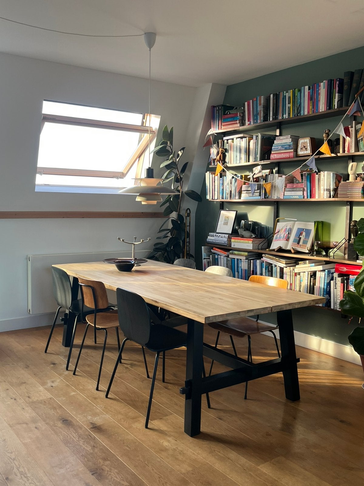 Houten eettafel (235x100cm) IKEA SKOGSTA, Ophalen, 200 cm of meer, 50 tot 100 cm, Zo goed als nieuw