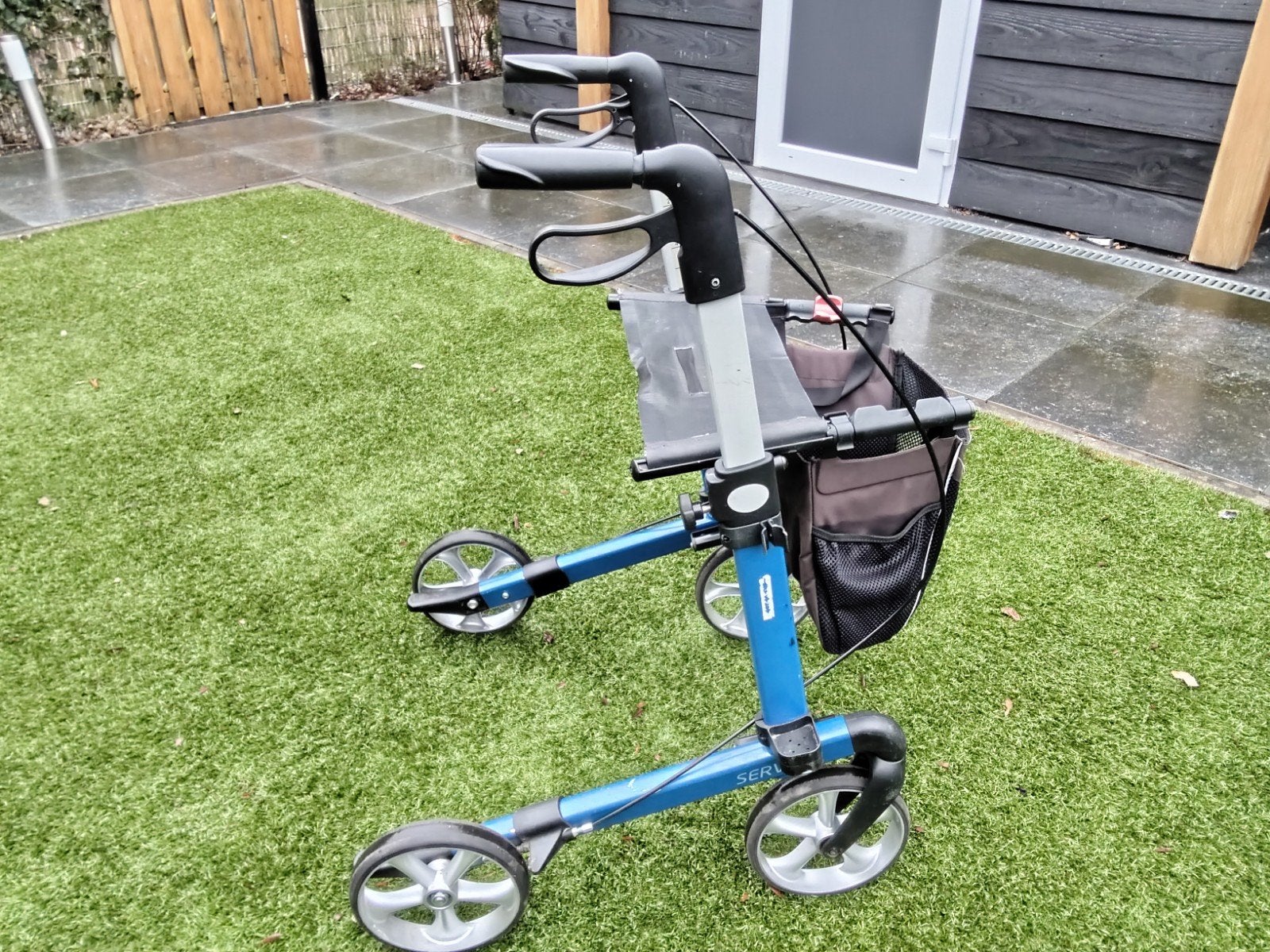 Rollator SERVER  GRATIS !!koop NIETS bij Yaniek in Wezep!!!!, Diversen, Ophalen of Verzenden, Opvouwbaar, Zo goed als nieuw