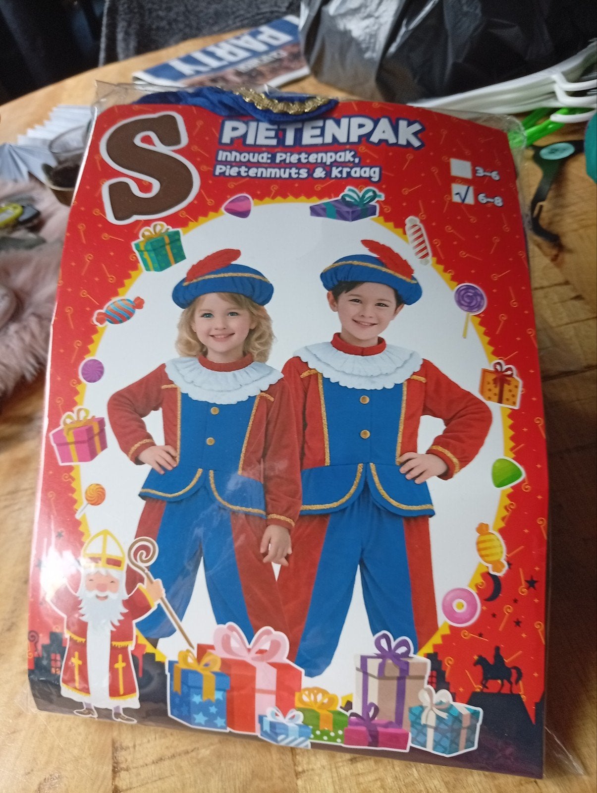 Nieuw Pietenpak Maat S (6-8 jaar) - Compleet met accessoires, Ophalen of Verzenden, Nieuw, 104 of kleiner, Jongen of Meisje