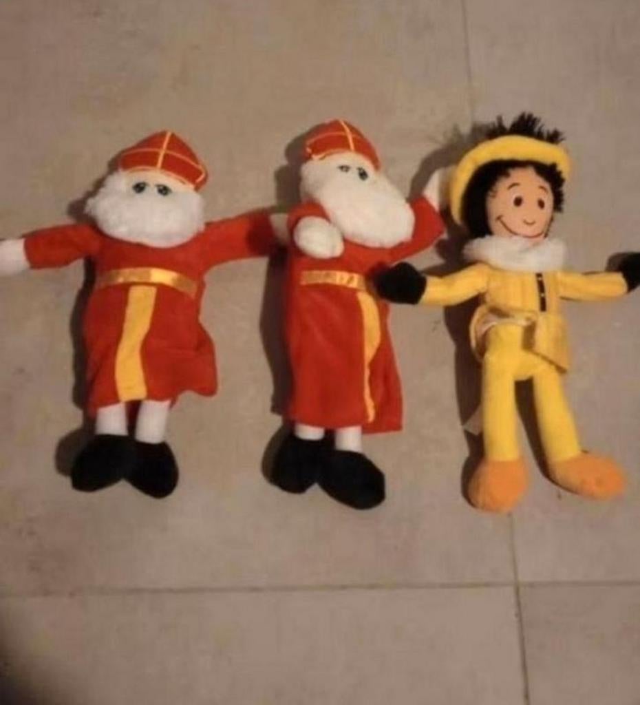 Sinterklaas en zwarte piet knuffels

Prijs 5 per stuk, Diversen, Sinterklaas, Ophalen of Verzenden, Nieuw