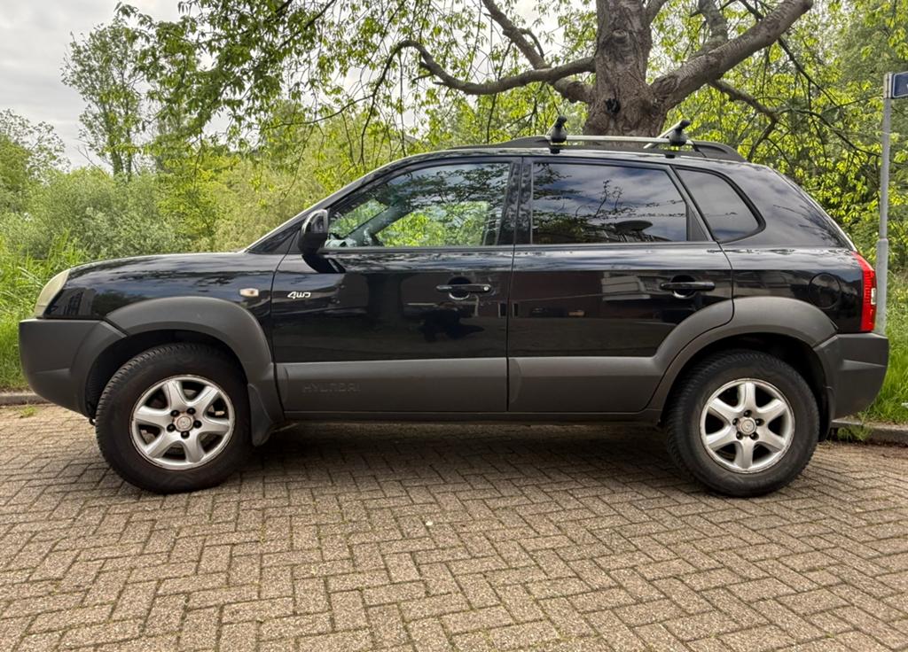 Hyundai Tucson 2.0 I 4WD 2005 Zwart, Auto's, Hyundai, Particulier, Tucson, Benzine, D, SUV of Terreinwagen, Handgeschakeld, Origineel Nederlands