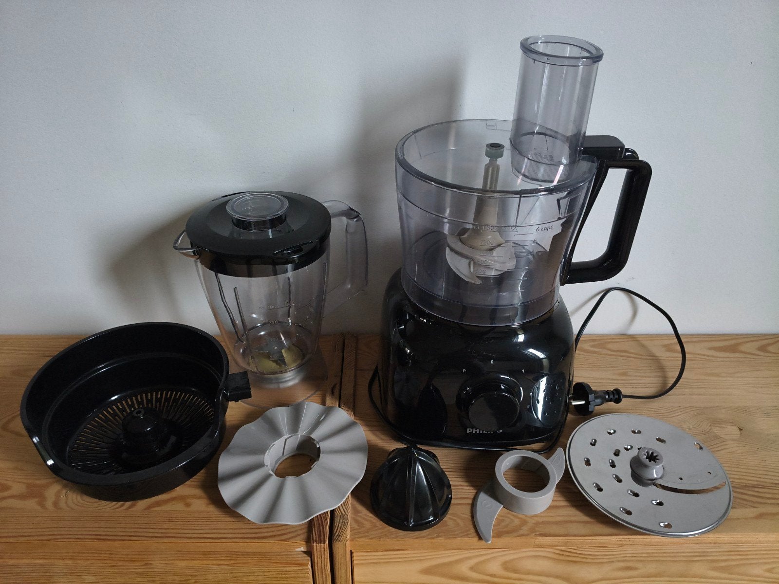 Philips Keukenmachine met heel veel accessoires, 1 tot 2 liter, Ophalen, Zo goed als nieuw, 2 snelheden