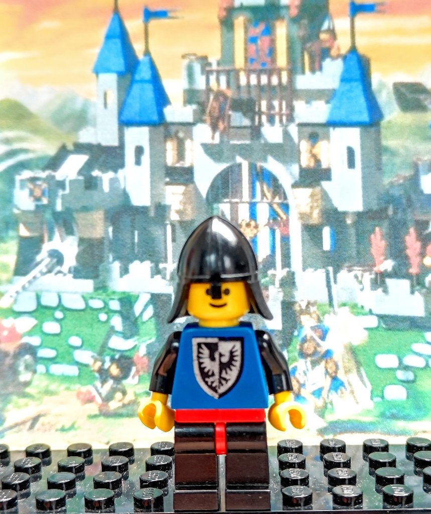 Lego Black Falcon - Black Legs with Red Hips, Black Neck, Kinderen en Baby's, Gebruikt, Lego, Ophalen of Verzenden, Minifiguur