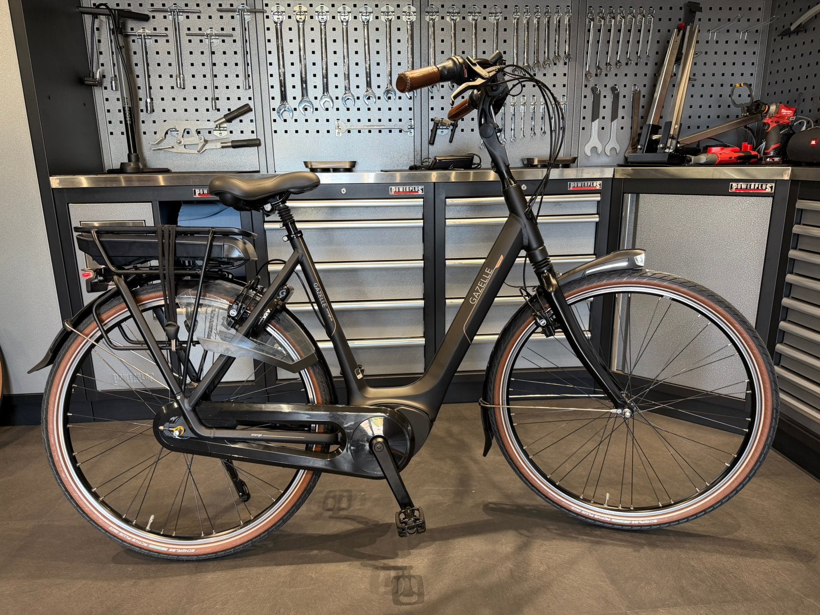 Gazelle Orange C8 E-bike D57 400WH Bosch active line plus!, Ophalen, Velgrem, Versnellingen, 56 cm of meer