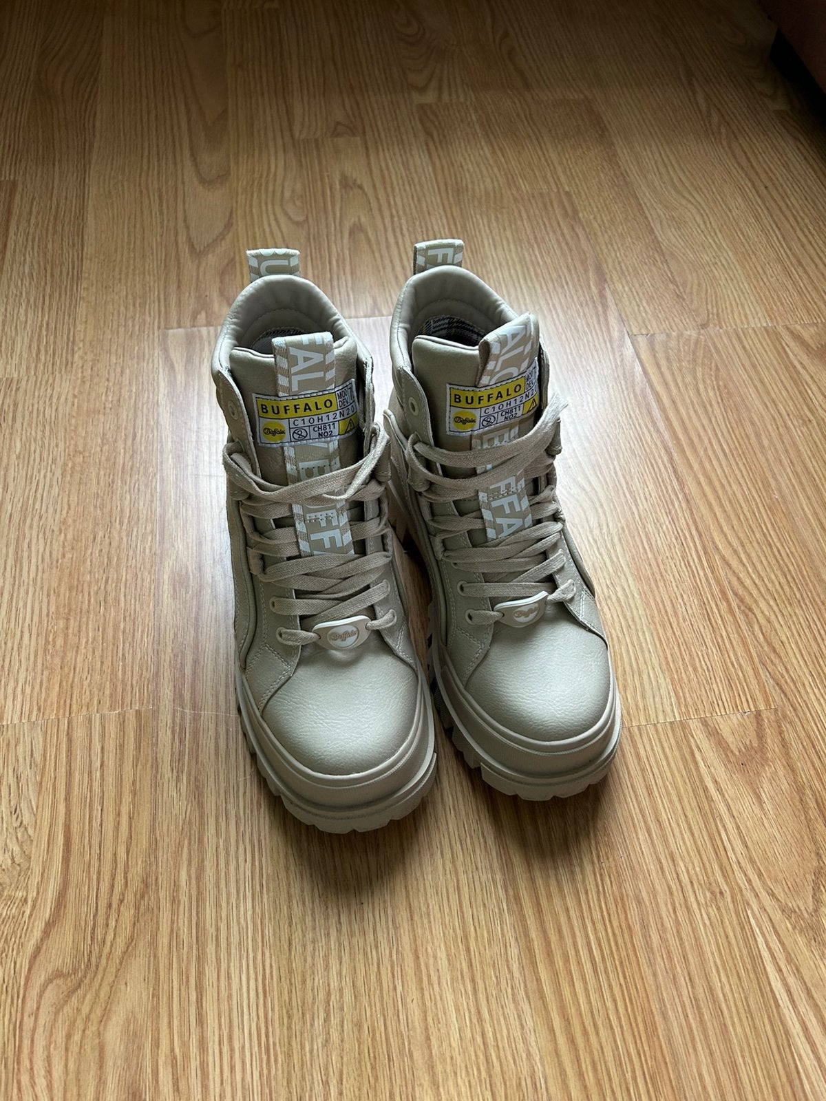 Buffalo schoenen, Ophalen of Verzenden, Zo goed als nieuw, Sneakers of Gympen