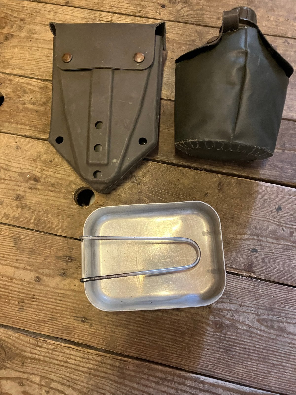 Militair veldset: schep, veldfles en eetgerei, Verzamelen, Ophalen, Overige soorten, Overige gebieden, Overige typen